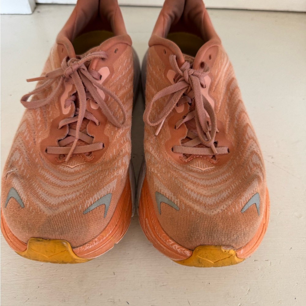 Hoka women’s coral pink Arahi 6 running shoes size 9B - Picture 4 of 12